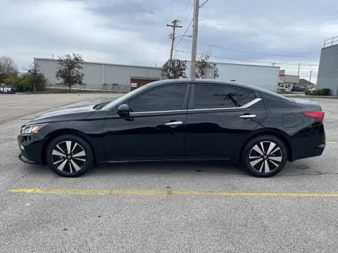 More photos of 2021 Nissan Altima 2.5 SV Sedan at EZ Car Connection, KY