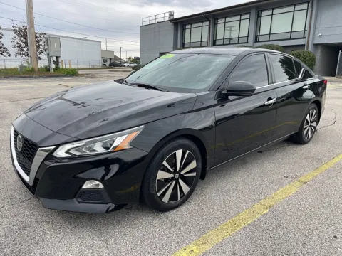 Another view of 2021 Nissan Altima 2.5 SV Sedan for sale in Frankfort, KY at EZ Car Connection