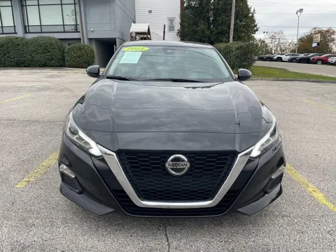 Photos of 2021 Nissan Altima 2.5 SV Sedan for sale in Frankfort, KY at EZ Car Connection