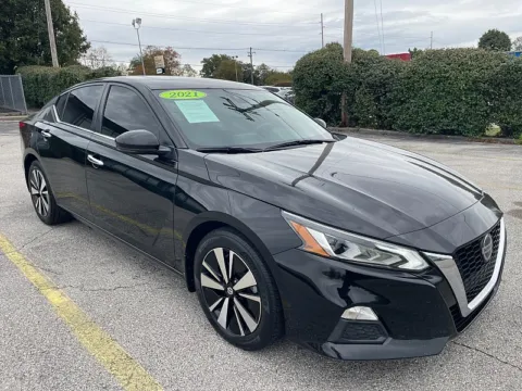 Black 2021 Nissan Altima 2.5 SV Sedan for sale in Frankfort, KY