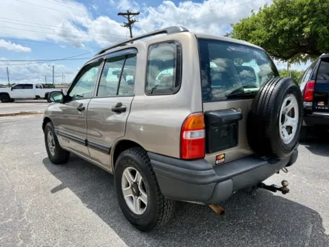 More photos of 2002 Chevrolet Tracker 4X4 at BISON AUTO, TX