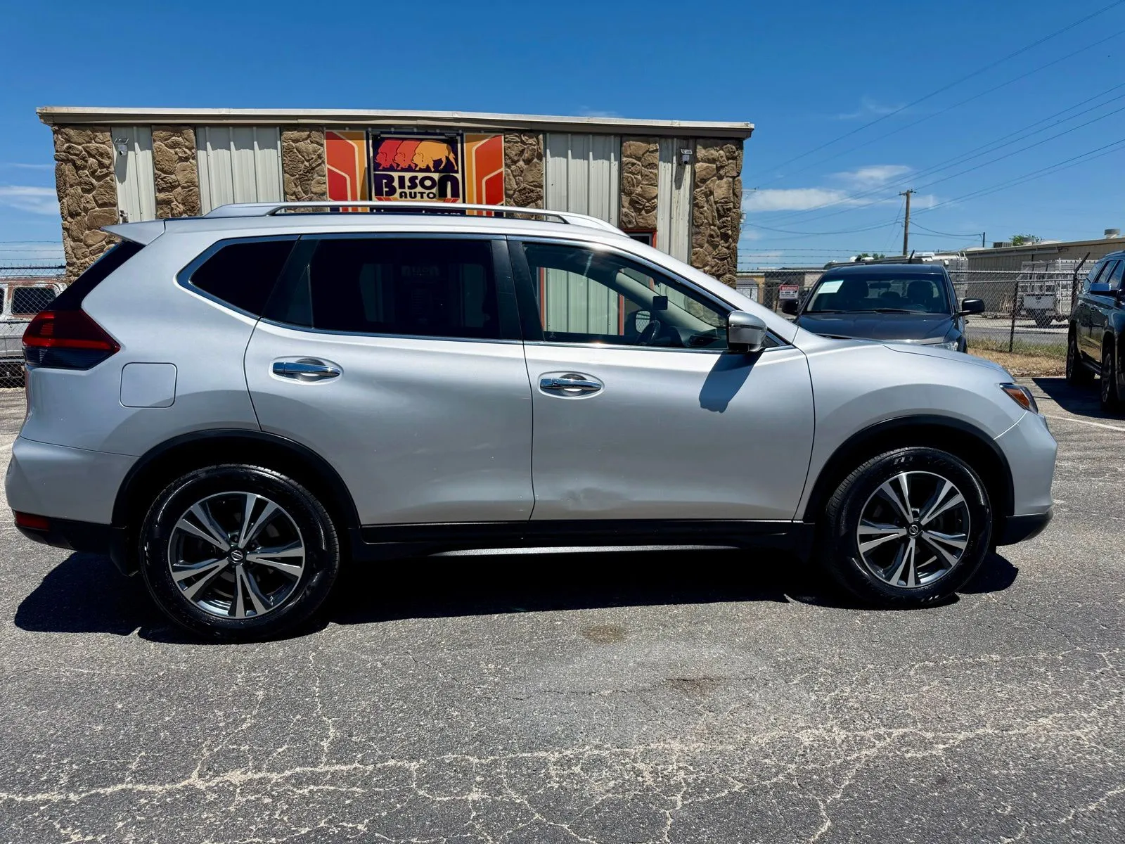 2020 Nissan Rogue SV - Photo 2