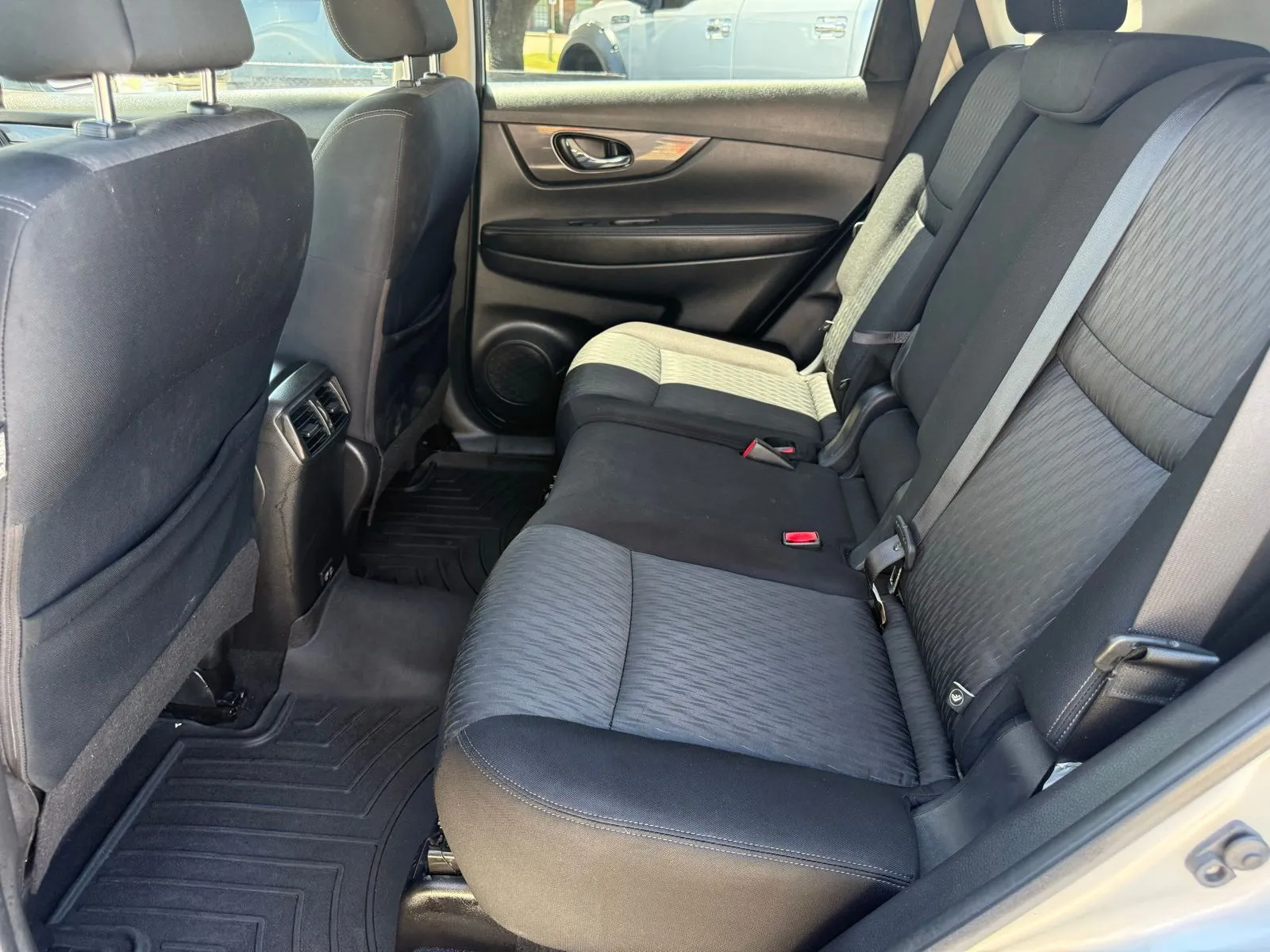 2020 Nissan Rogue SV - Photo 11