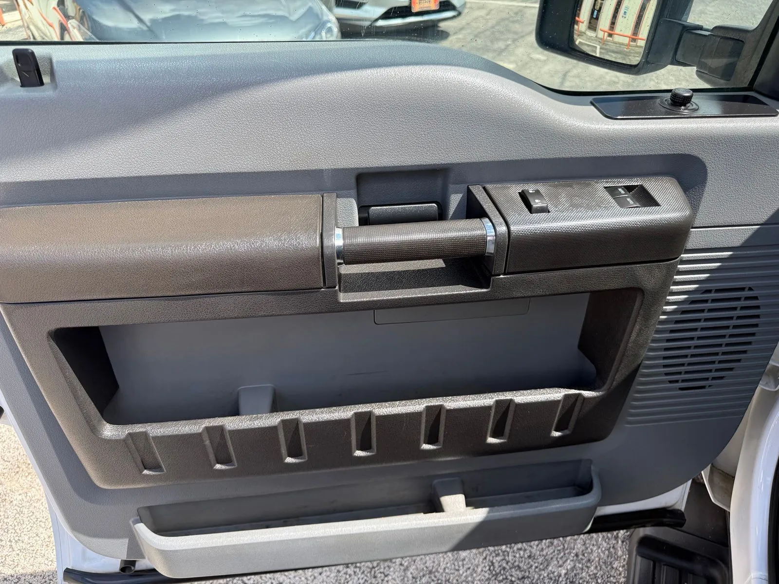 2016 Ford F-350 Super Duty Chassis Cab XL - Photo 11