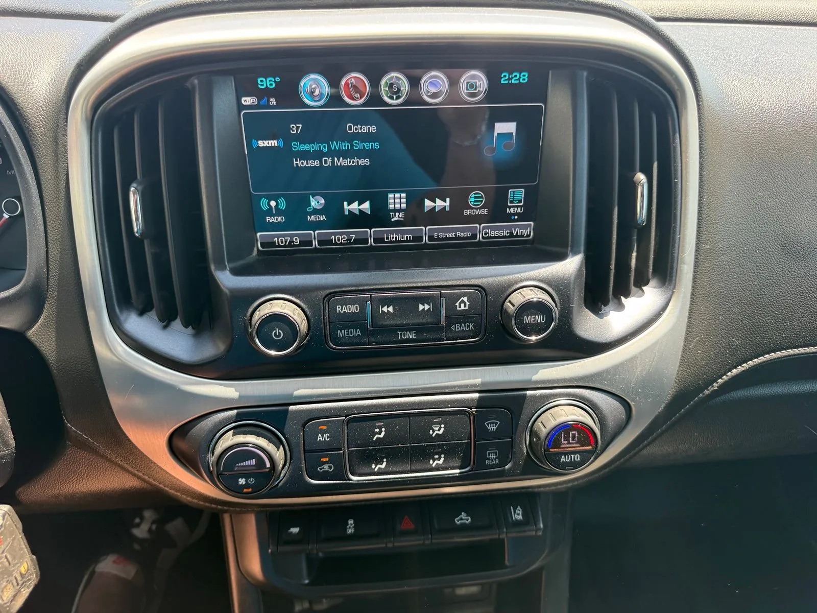 2018 GMC Canyon SLE - Photo 18