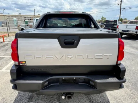 More photos of 2004 Chevrolet Avalanche 2500 4X4 at BISON AUTO, TX
