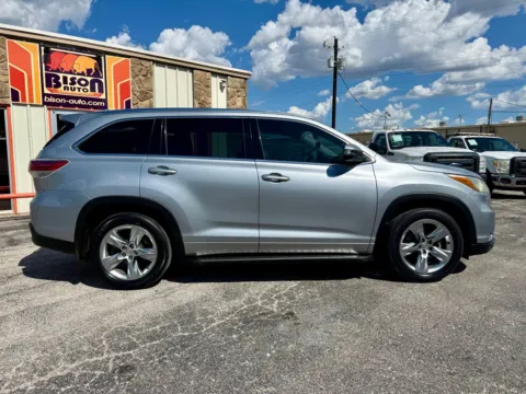 Photos of 2015 Toyota Highlander Limited Platinum V6 for sale in Abilene, TX at BISON AUTO