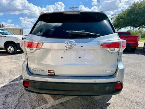 More photos of 2015 Toyota Highlander Limited Platinum V6 at BISON AUTO, TX