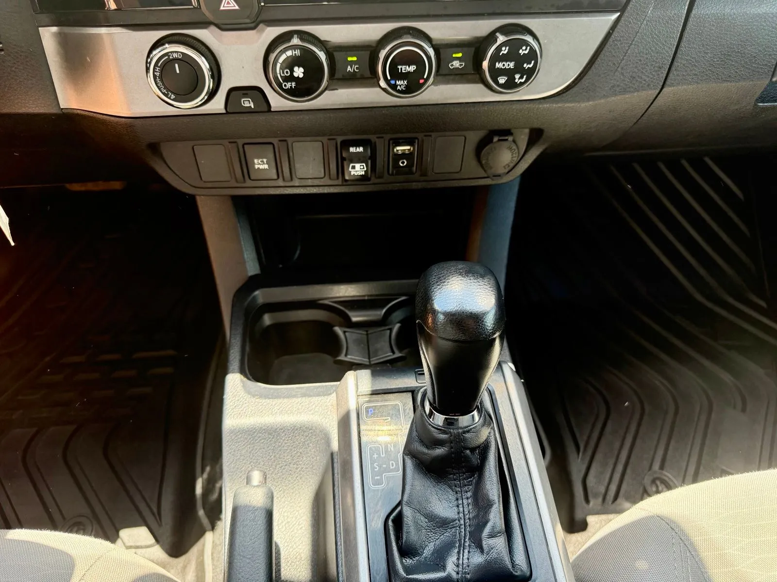 2018 Toyota Tacoma SR5 - Photo 18
