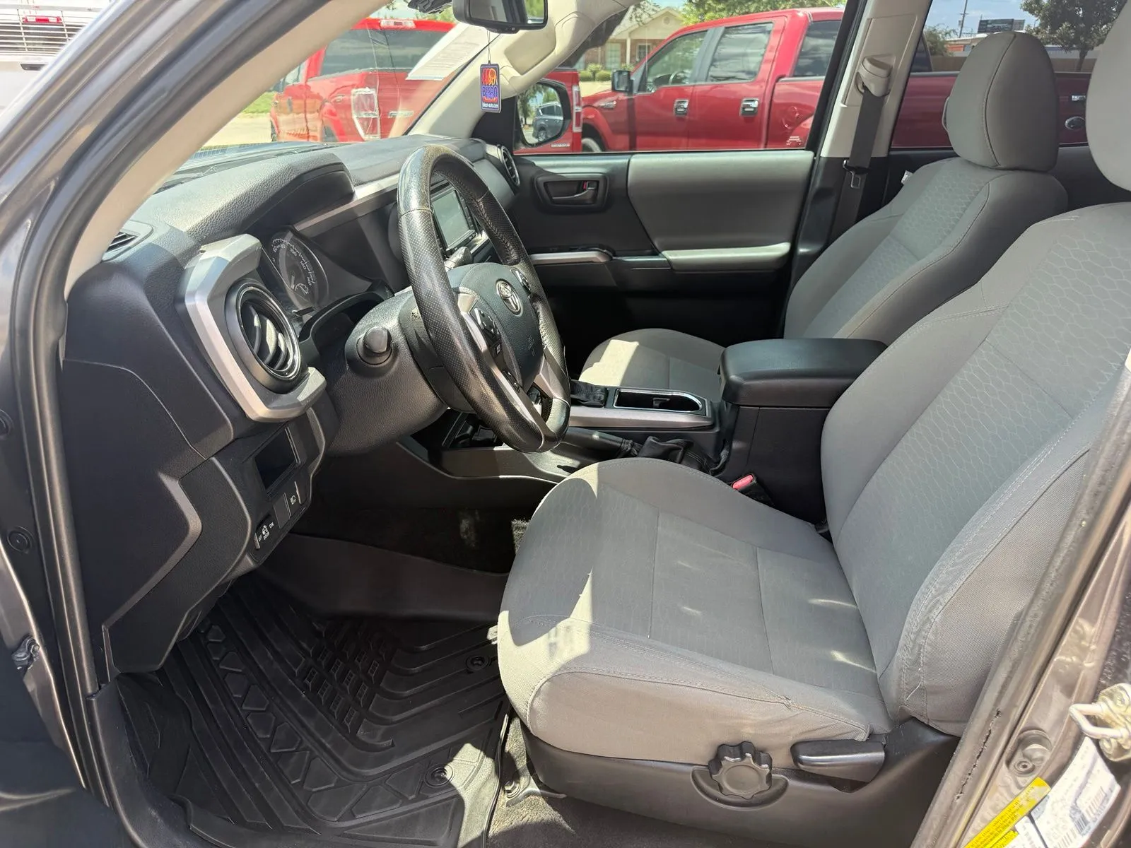 2018 Toyota Tacoma SR5 - Photo 13