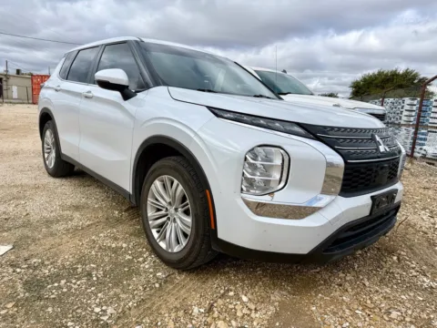 White 2023 Mitsubishi Outlander ES for sale in Abilene, TX