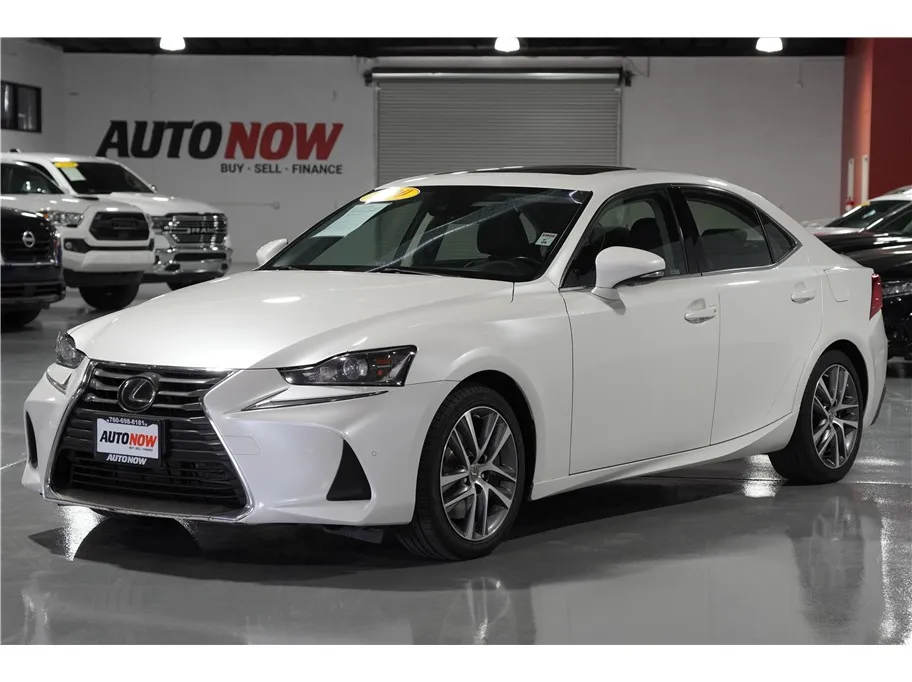 2020 Lexus IS 300's photo