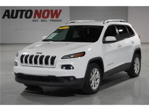 White 2017 Jeep Cherokee Latitude Sport Utility 4D for sale in Indio, CA