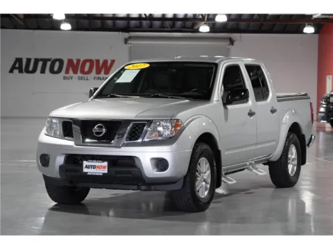 Silver 2017 Nissan Frontier Crew Cab SV (2017.5) Pickup 4D 5 ft for sale in Indio, CA