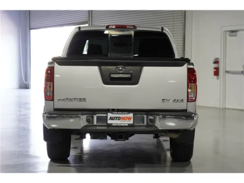 More photos of 2017 Nissan Frontier Crew Cab SV (2017.5) Pickup 4D 5 ft at AutoNow, CA