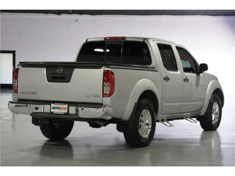More photos of 2017 Nissan Frontier Crew Cab SV (2017.5) Pickup 4D 5 ft at AutoNow, CA