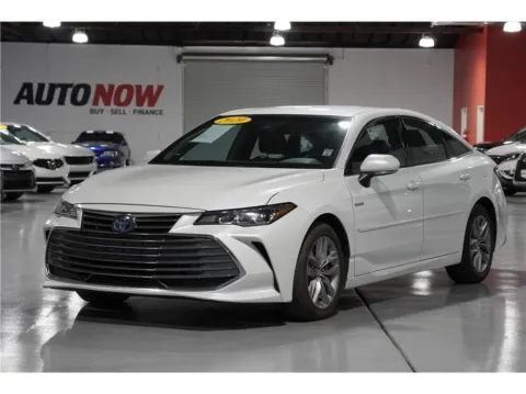 White 2020 Toyota Avalon Hybrid XLE Sedan 4D for sale in Indio, CA