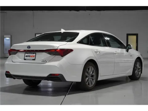 More photos of 2020 Toyota Avalon Hybrid XLE Sedan 4D at AutoNow, CA