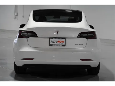 More photos of 2022 Tesla Model 3 Long Range Sedan 4D at AutoNow, CA