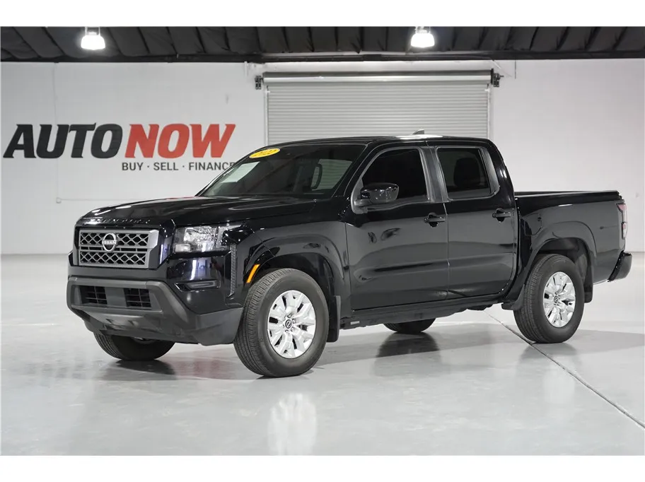 Black 2022 Nissan Frontier Crew Cab SV Pickup 4D 5 ft for sale in Indio, CA