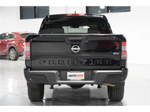 More photos of 2022 Nissan Frontier Crew Cab SV Pickup 4D 5 ft at AutoNow, CA