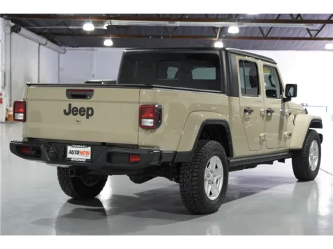 More photos of 2022 Jeep Gladiator Sport S Pickup 4D 5 ft at AutoNow, CA