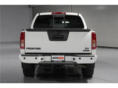 More photos of 2021 Nissan Frontier Crew Cab SV Pickup 4D 5 ft at AutoNow, CA