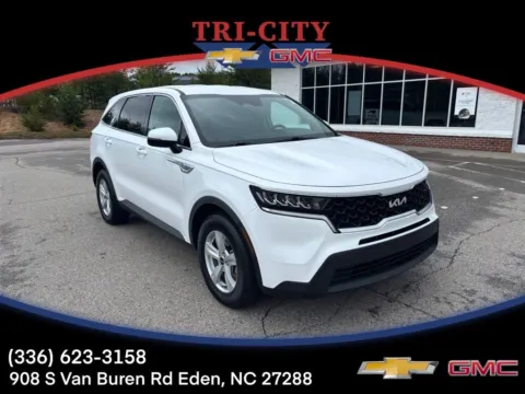 White 2022 Kia Sorento LX for sale in Eden, NC