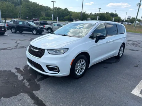 More photos of 2025 Chrysler Pacifica Select at Tri-City Chevrolet Buick GMC Ford, NC