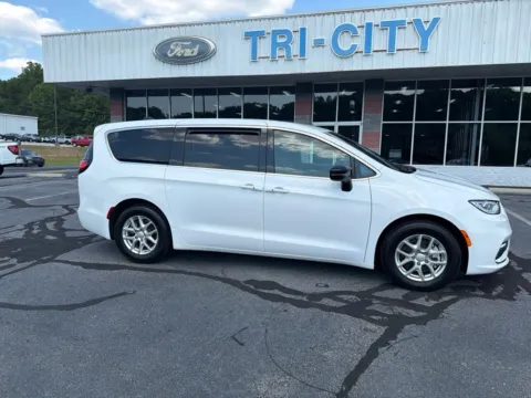 White 2025 Chrysler Pacifica Select for sale in Eden, NC