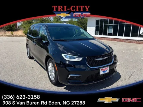 Black 2024 Chrysler Pacifica Touring L for sale in Eden, NC