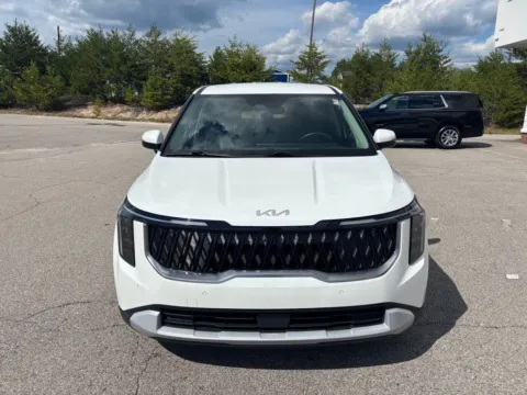 More photos of 2025 Kia Carnival LXS at Tri-City Chevrolet Buick GMC Ford, NC