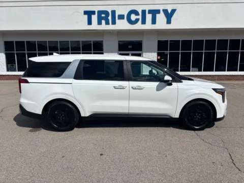 More photos of 2025 Kia Carnival LXS at Tri-City Chevrolet Buick GMC Ford, NC
