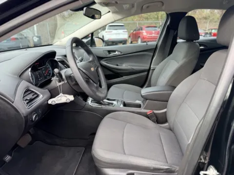 More photos of 2018 Chevrolet Cruze LT at Hank Graff Chevrolet Davison, MI