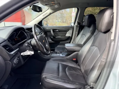 More photos of 2017 Chevrolet Traverse 2LT at Hank Graff Chevrolet Davison, MI