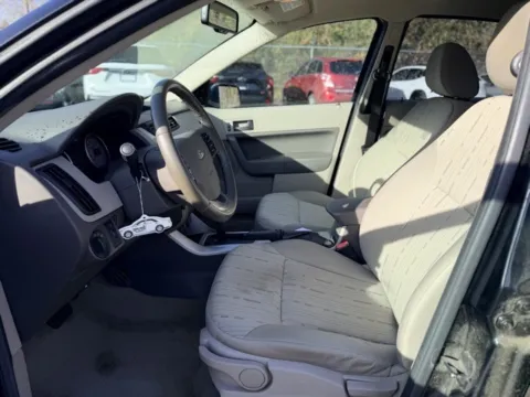 More photos of 2010 Ford Focus SE at Hank Graff Chevrolet Davison, MI