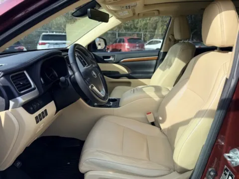 More photos of 2018 Toyota Highlander Limited at Hank Graff Chevrolet Davison, MI