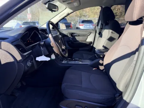 More photos of 2017 Chevrolet Traverse LT at Hank Graff Chevrolet Davison, MI