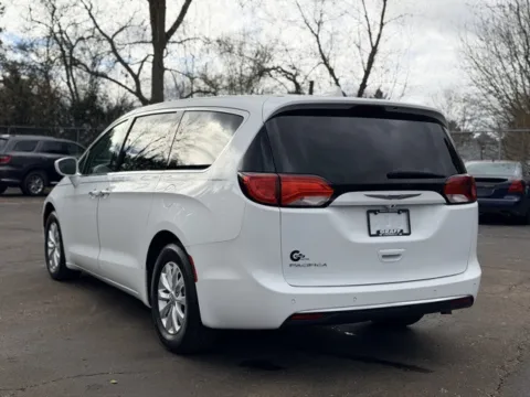 More photos of 2018 Chrysler Pacifica Touring Plus at Hank Graff Chevrolet Davison, MI
