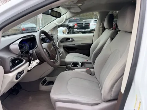 More photos of 2018 Chrysler Pacifica Touring Plus at Hank Graff Chevrolet Davison, MI