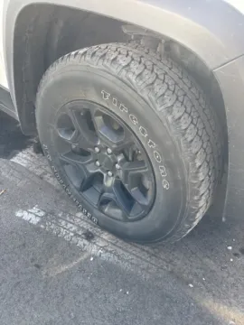 More photos of 2019 Jeep Cherokee Trailhawk at Hank Graff Chevrolet Davison, MI