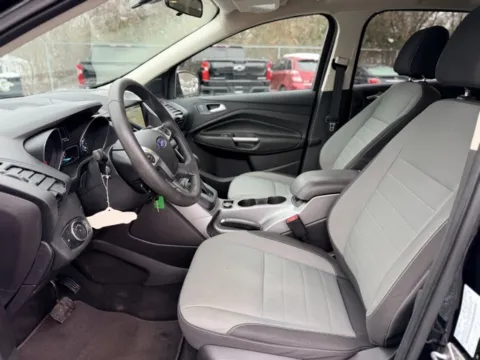 More photos of 2016 Ford Escape SE at Hank Graff Chevrolet Davison, MI