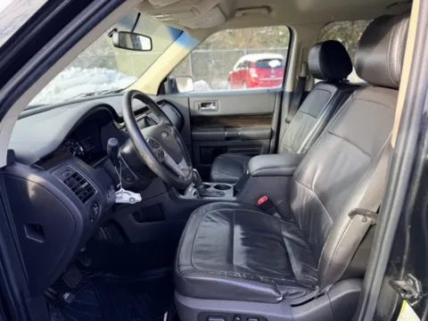 More photos of 2013 Ford Flex SEL at Hank Graff Chevrolet Davison, MI