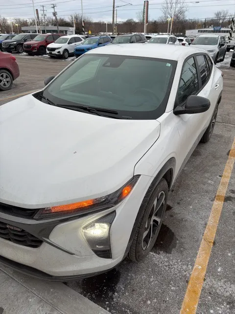 White 2024 Chevrolet Trax 1RS for sale in Davison, MI