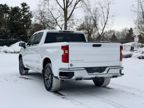 More photos of 2022 Chevrolet Silverado 1500 LT at Hank Graff Chevrolet Davison, MI