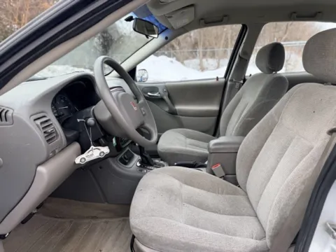 More photos of 2002 Saturn L200 at Hank Graff Chevrolet Davison, MI