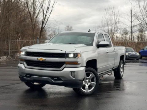 Silver 2018 Chevrolet Silverado 1500 LT for sale in Davison, MI