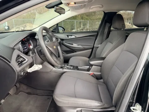 More photos of 2018 Chevrolet Cruze LT at Hank Graff Chevrolet Davison, MI