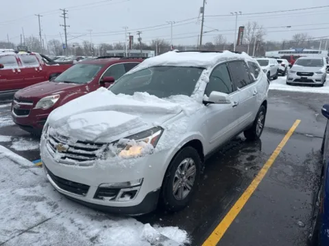 White 2016 Chevrolet Traverse 2LT for sale in Davison, MI