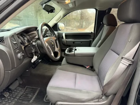 More photos of 2013 Chevrolet Silverado 1500 LT at Hank Graff Chevrolet Davison, MI